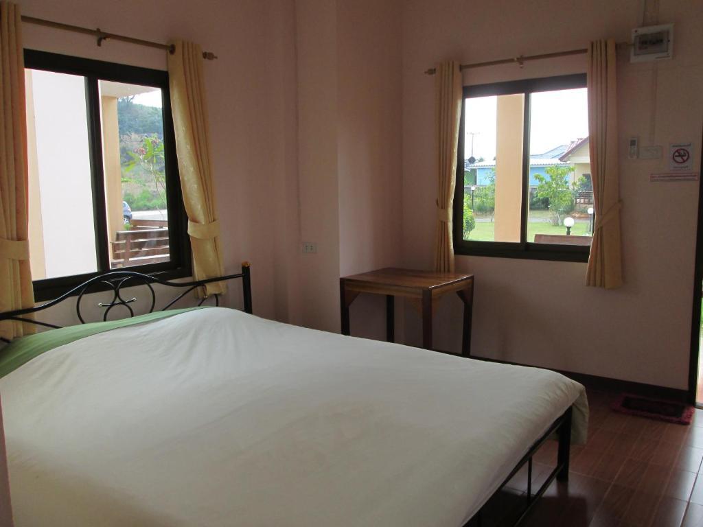 Hotel Baan Kinlom Chom Daw Khao Yai Mu Si Habitación foto